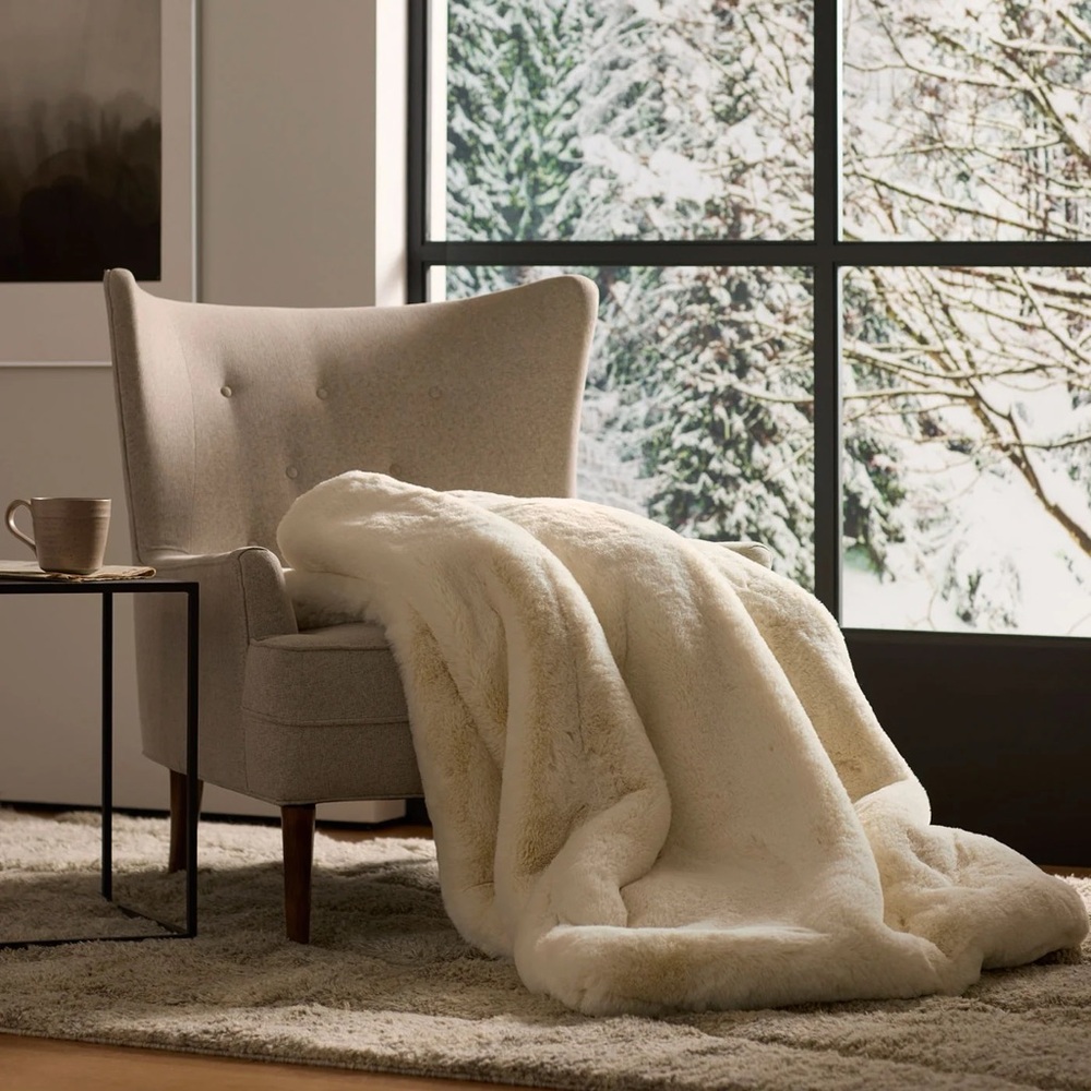 Elegant Cream Weighted Throw Blanket from Cozy Earth (NEW WITH TAGS)
